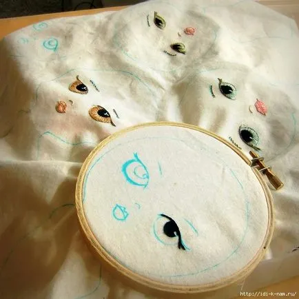 Textil baba hímzett arc
