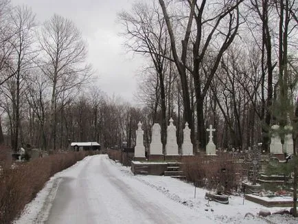 Volkovskoye Cemetery, St. Petersburg, hogyan juthatunk el oda, térképek, táblázatok