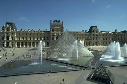 Miért egy piramis előtt a Louvre