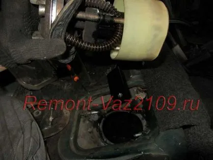 Înlocuirea pompei de combustibil la motor combustibil injectat, vase de reparații 2109-2108