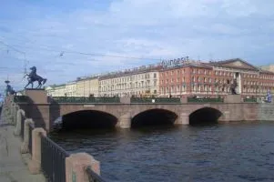 Podul Anichkov - poveste și fotografii
