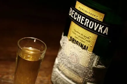 Как да се пие Becherovka