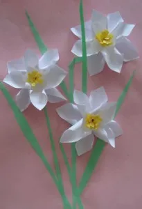 Цветя, изработени от хартия, с мустаци