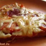 Домашна пица с наденица и домати