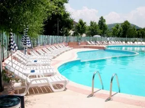 Acasă topogan, piscină cu privire la construcția de piscine, întreținerea, selectarea echipamentelor pentru