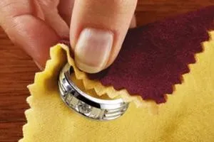Cum pentru a curăța bijuterii - cum să se întoarcă luciul produsului