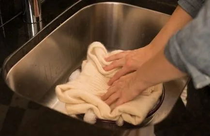 Как да се измие кашмир пуловер, вълнен пуловер или kardegan