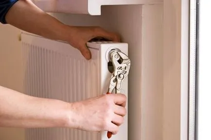 Как да дръпне въздух от инструкциите за радиатор за отопление видео инсталация с ръцете си, особено