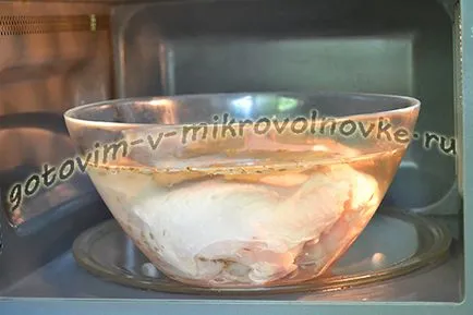 Cum de a găti un piept de pui într-un cuptor cu microunde - o rețetă cu o fotografie