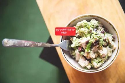 Salata de broccoli cu carne de pui, fasole și ciuperci - pas cu pas rețete cu fotografii acasă