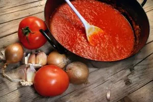 Ketchup de pasta de tomate la domiciliu modul de a face rețeta