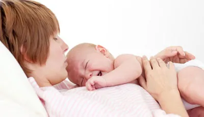 Коликите при новороденото, как да се справят с колики при новороденото