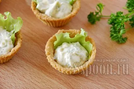 Töltőanyagok a tartlets kaviárral, fűszervajjal