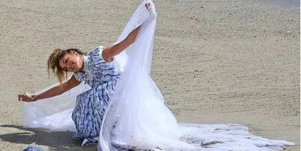 Певицата Никол Шерцингер се опита на сватбена рокля
