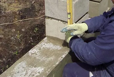 Hogyan készítsünk egy kerítés beton tömb a kezét lépésről lépésre