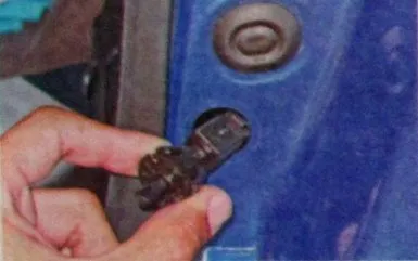 Проверка и подмяна на ключа на вратата на ладата