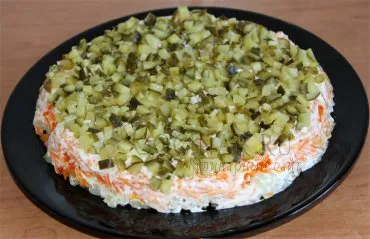 Salata cu ton și castraveți murate