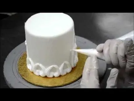 A legegyszerűbb és leggyorsabb módja a díszítő torta tejszínhabbal (hogyan lehet díszíteni egy tortát krém)