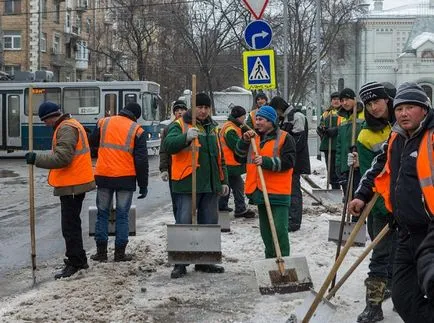 Cât de mult devine omul de serviciu în România, condițiile de muncă, dezavantaje de carieră