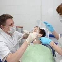 Clinica stomatologică „toate propriu! „Krylatskoye în Bulevardul toamna