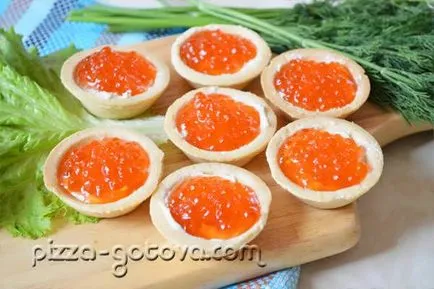 Tartlets vörös kaviárral és a vaj - egy recept egy fotó