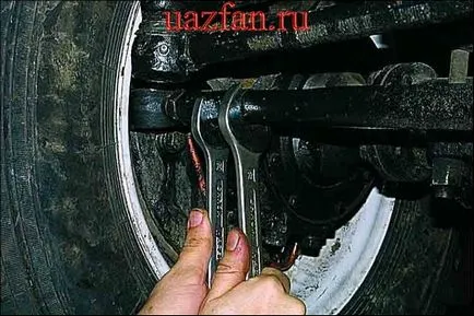 Сближаване UAZ Patriot вашите клипове ръце - спорт холдем