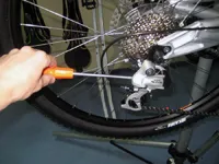 Menținerea controlului bicicletei și configurația cu propriile lor mâini