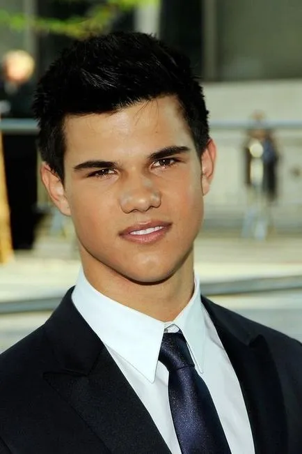 Taylor Lautner sa joace in „New Moon“ a marcat cincisprezece kilograme