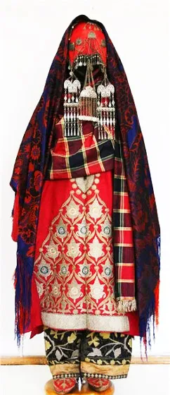 Жена Dagestani народна носия