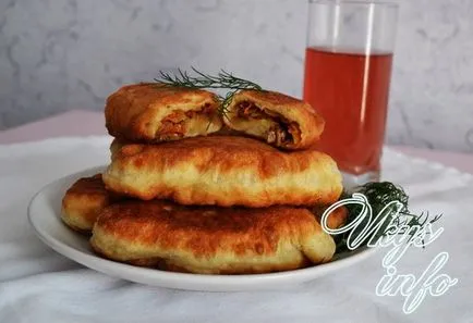 Fried piték káposzta egy serpenyőben recept egy fotó