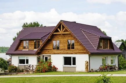 Cum se poate decora exteriorul casei privat din lemn