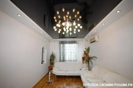 de lux plafon negru și eleganță în interior