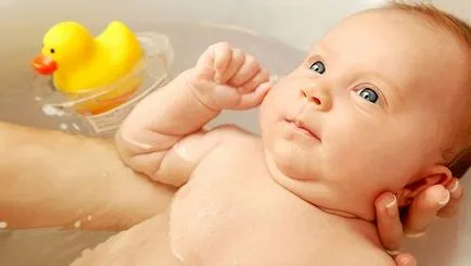 Hogyan sört gyógynövények fürdőzők egy újszülött, újszülött