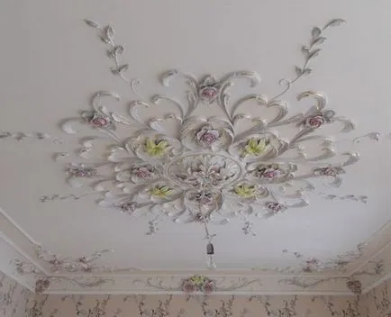 muluri decorative cu mâinile lor în fotografiile de interior pe pereți