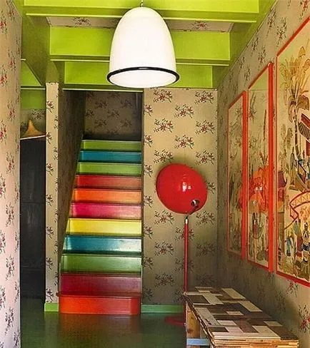 A szín a lépcsőn a második emeleten a fotó ötlet, hogy mit válasszon