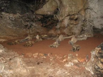 Емине-Баир-Khosar - една невероятна пещера на Chatyr-Даг