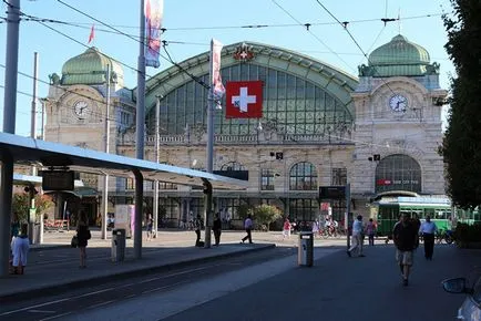 Hogyan lehet eljutni a repülőtérről a Basel város és más meta