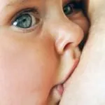 Как да се кърми новородено бебе