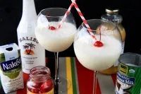 Cum de a găti o Pina Colada la domiciliu