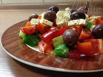 Hogyan kell elkészíteni egy görög saláta, egy klasszikus recept hozoboz - ismerjük mind az étel
