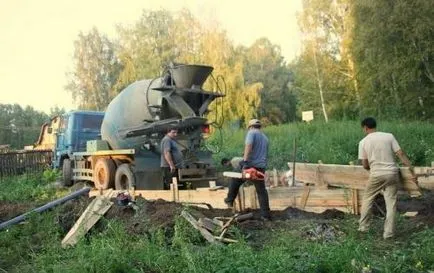 Както разположени на изпускателния отвор за баня от цевта и на пластмасовите резервоари