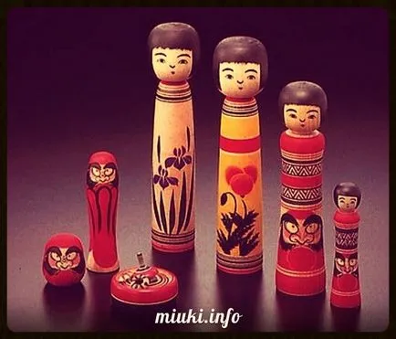 Kokeshi - Japán fabábu, borított festmények, miuki Mikado • Virtual Japán