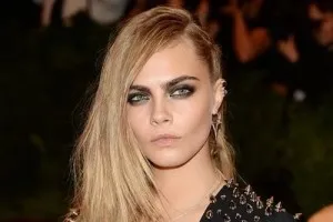 Cara Delevingne machiaj pas cu pas fotografii și videoclipuri