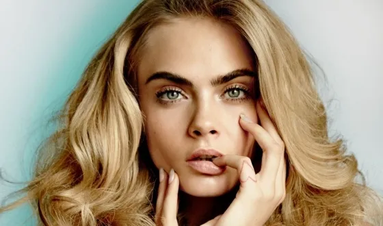 Smink Cara Delevingne, 2 világos képet topmodell