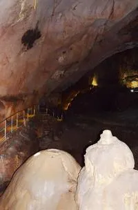 Marmura Cave Emine-Bair-hosar - cum să obțineți o fotografie, costul unei vizite, în timp ce