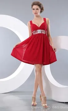 Червената рокля на сватбата на един приятел в допълнение към изискванията и идеи стилове
