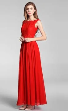 Червената рокля на сватбата на един приятел в допълнение към изискванията и идеи стилове