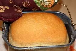 pâine de porumb în aparat de făcut pâine