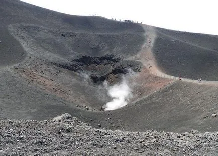 Gyönyörű és veszélyes vulkán Etna Szicíliában