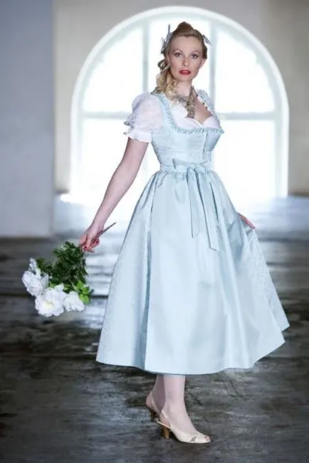 Dress egy esküvő bajor stílusban